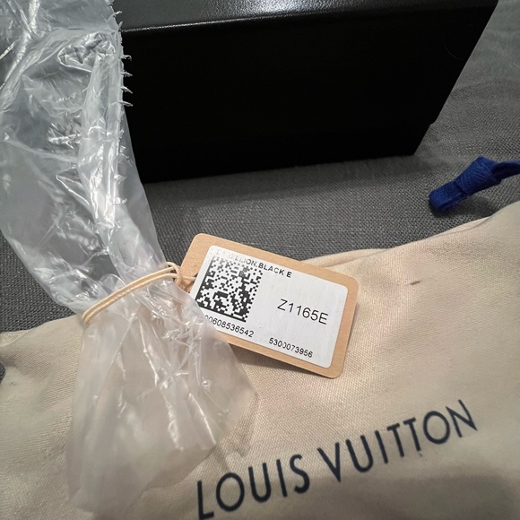 Louis Vuitton - Picture 5 of 6